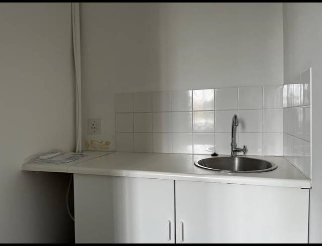 BUSINESS PROPERTY TO RENT IN CLAREMONT